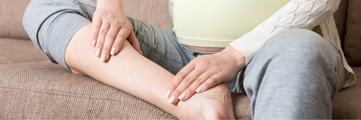 Grossesse : jambes lourdes, varices, comment les soulager ?