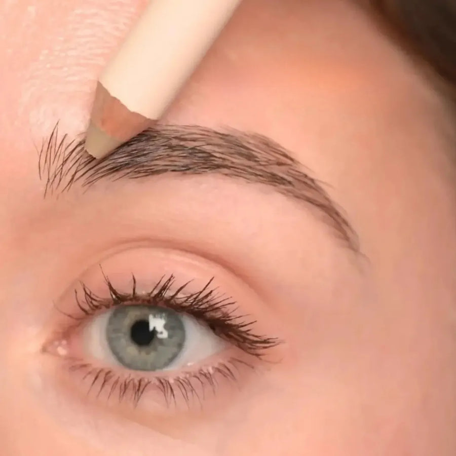 crayon fixateur sourcils Avril