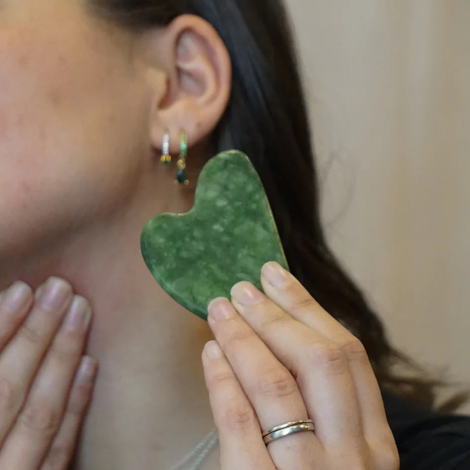 gua sha en jade